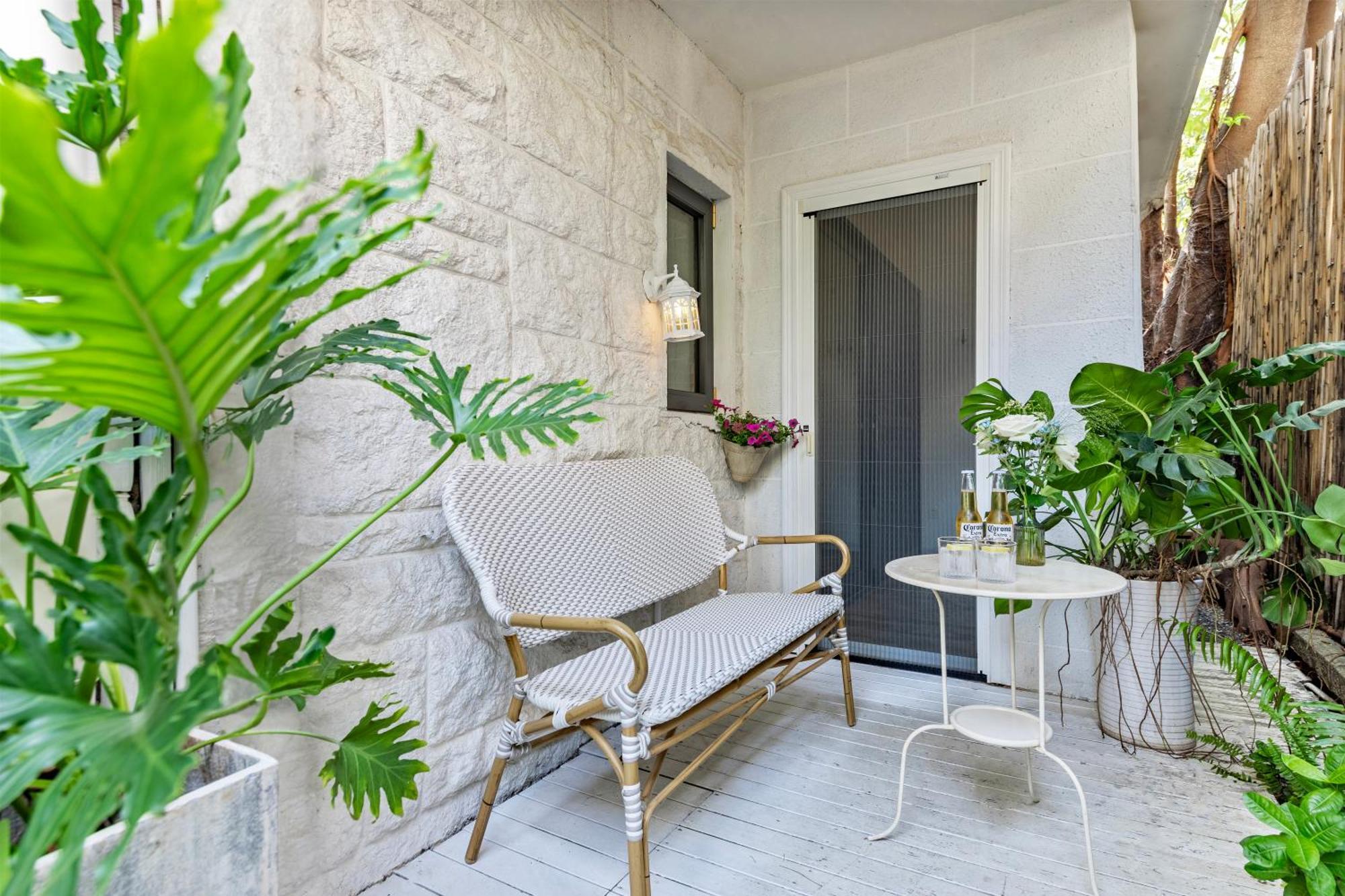 Shenzhen No'6 Garden Villa --French Window With Garden View,Close To Sea World &Shekou Ferry Port &K11 Ecoast &Subway Nearby ,Offer Western Food And Coffee &English Speaking With Tour Services Exterior photo